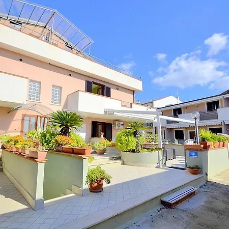 Apartment In Sleeps 2 With Air Con *