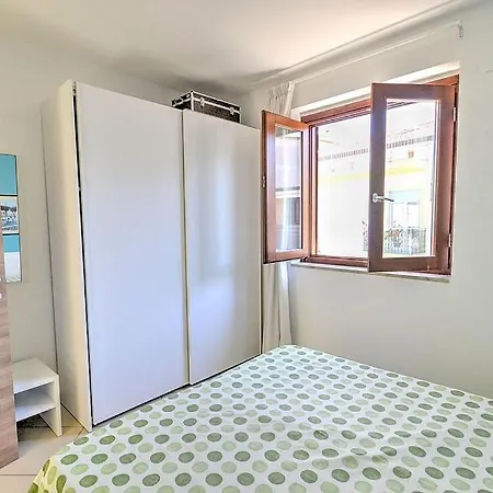 In Sleeps 2 With Air Con Apartment Agropoli