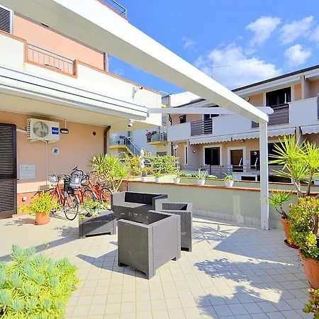 In Sleeps 2 With Air Con *